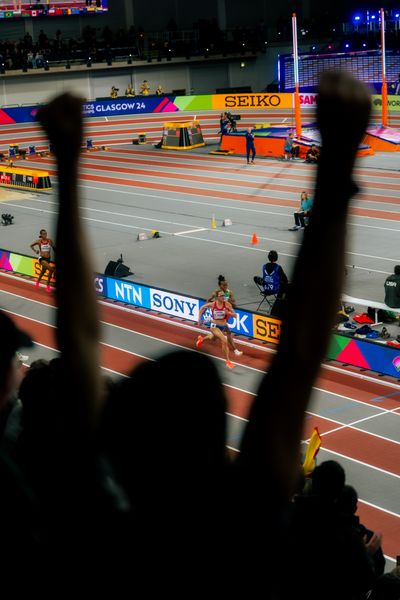 Elle St. Pierre (USA/United States of America) gewinnt die 3000m vor Gudaf Tsegay (ETH/Ethiopia) am 02.03.2024 bei den World Athletics Indoor Championships in Glasgow (Schottland / Vereinigtes Königreich)