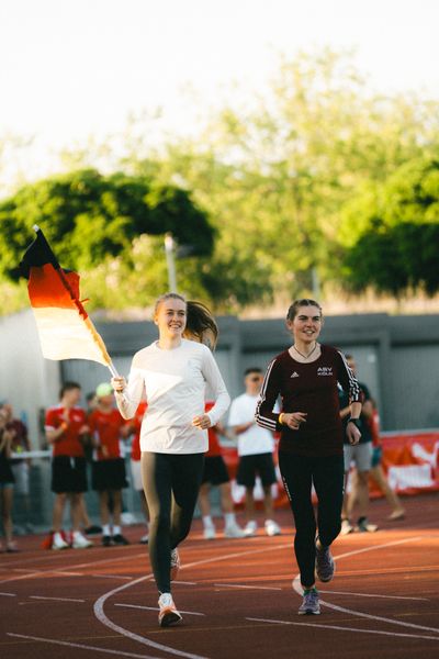 Olivia Gürth (GER/Silvesterlauf Trier), Vera Coutellier (GER/ASV Köln e. V.) am 11.05.2024 während der 8. PUMA NITRO Lange Laufnacht im Carl-Kaufmann-Stadion in Karlsruhe