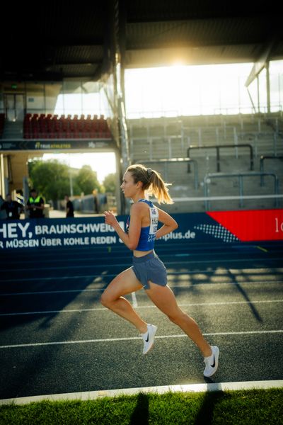 Hanna Klein (LAV Stadtwerke Tübingen) am 28.06.2024 beim 5000m Lauf bei den deutschen Leichtathletik-Meisterschaften 2024 im Eintracht-Stadion in Braunschweig