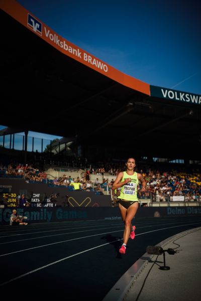 Svenja Pingpank (Hannover Athletics) am 28.06.2024 beim 5000m Lauf bei den deutschen Leichtathletik-Meisterschaften 2024 im Eintracht-Stadion in Braunschweig