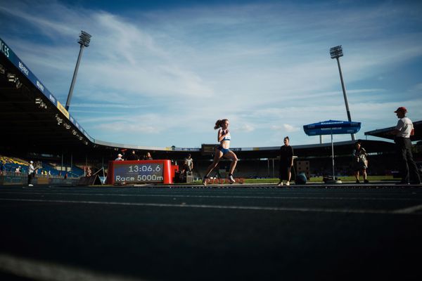 Eva Dieterich (LAV Stadtwerke Tübingen) am 28.06.2024 beim 5000m Lauf bei den deutschen Leichtathletik-Meisterschaften 2024 im Eintracht-Stadion in Braunschweig