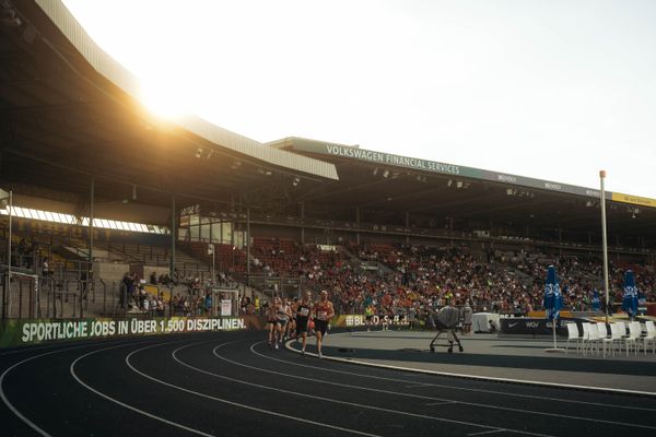 5000m Lauf der Männer mit Jonathan Dahlke (TSV Bayer 04 Leverkusen), Sam Parsons (SCC Berlin) am 28.06.2024 beim 5000m Lauf bei den deutschen Leichtathletik-Meisterschaften 2024 im Eintracht-Stadion in Braunschweig