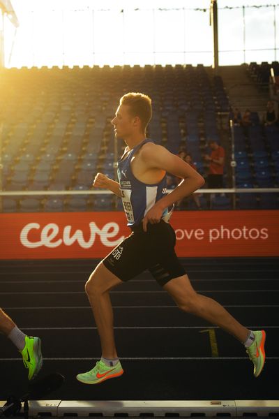 Jonas Kulgemeyer (OTB Osnabrück) am 28.06.2024 beim 5000m Lauf bei den deutschen Leichtathletik-Meisterschaften 2024 im Eintracht-Stadion in Braunschweig