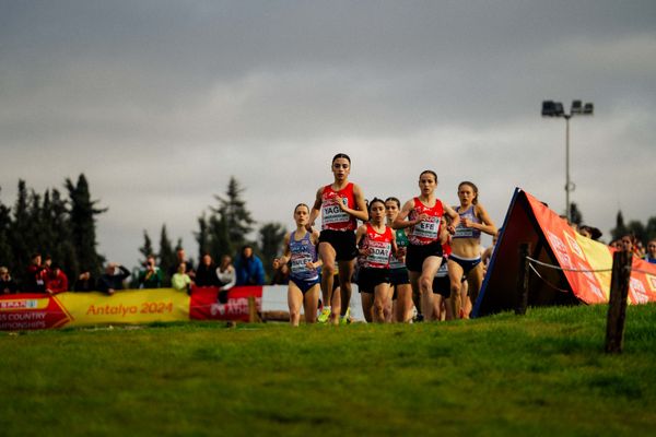 Edibe Yagiz (Turkey), Havva Efe (Turkey), Viyan Adar (Turkey), Jess Bailey (Great Britain) am 08.12.2024 bei den Crosslauf-Europameisterschaften in Antalya