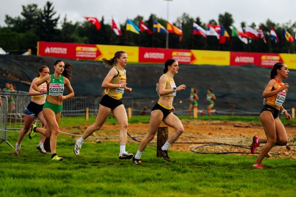 Adia Budde (Germany), Jule Jutta Lindner (Germany) am 08.12.2024 bei den Crosslauf-Europameisterschaften in Antalya