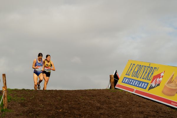 Jess Bailey (Great Britain), Julia Ehrle (Germany) am 08.12.2024 bei den Crosslauf-Europameisterschaften in Antalya