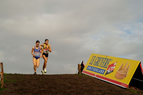 Jess Bailey (Great Britain), Julia Ehrle (Germany) am 08.12.2024 bei den Crosslauf-Europameisterschaften in Antalya