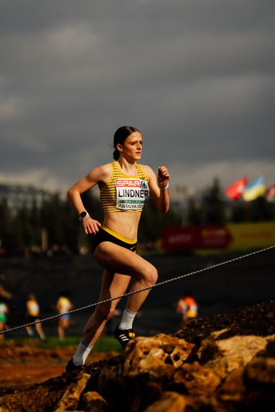 Jule Jutta Lindner (Germany) am 08.12.2024 bei den Crosslauf-Europameisterschaften in Antalya