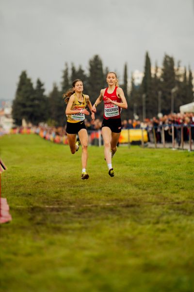 Julia Ehrle (Germany) und Sofia Thøgersen (Denmark)beim Zielsprint am 08.12.2024 bei den Crosslauf-Europameisterschaften in Antalya