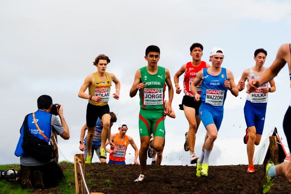 Elias Kolar (Germany), Tiago Jorge (Portugal), Leonardo Mazzoni (Italy) am 08.12.2024 bei den Crosslauf-Europameisterschaften in Antalya