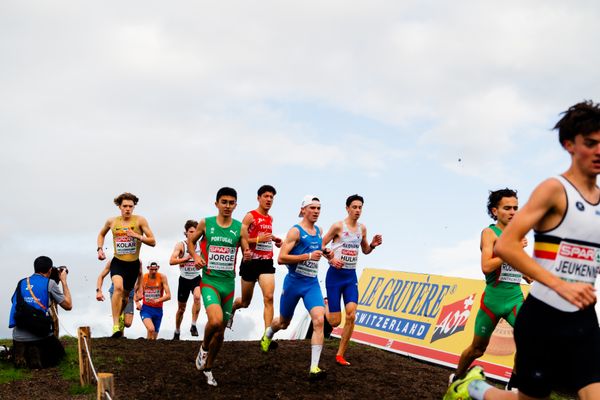 Elias Kolar (Germany), Tiago Jorge (Portugal), Leonardo Mazzoni (Italy) am 08.12.2024 bei den Crosslauf-Europameisterschaften in Antalya