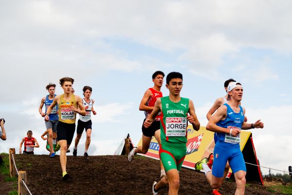 Elias Kolar (Germany), Tiago Jorge (Portugal), Leonardo Mazzoni (Italy) am 08.12.2024 bei den Crosslauf-Europameisterschaften in Antalya