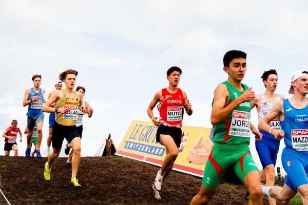 Elias Kolar (Germany), Furkan Mutlu (Turkey), Tiago Jorge (Portugal), Leonardo Mazzoni (Italy) am 08.12.2024 bei den Crosslauf-Europameisterschaften in Antalya
