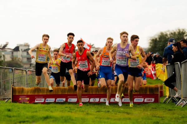 Jakob Dieterich (Germany), Ali Tunç (Turkey), Niels Laros (Netherlands), George Couttie (Great Britain), Karl Ottfalk (Sweden) am 08.12.2024 bei den Crosslauf-Europameisterschaften in Antalya