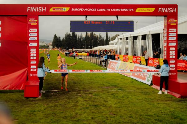 Phoebe Anderson (Great Britain) am 08.12.2024 bei den Crosslauf-Europameisterschaften in Antalya