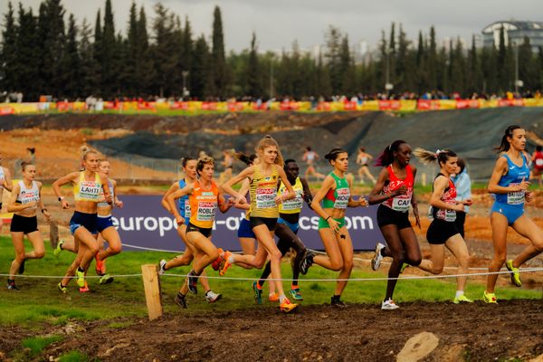 Konstanze Klosterhalfen (Germany), Sarah Lahti (Sweden), Carolina Robles (Spain), Mariana Machado (Portugal), Yasemin Can (Turkey) am 08.12.2024 bei den Crosslauf-Europameisterschaften in Antalya
