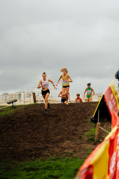 Jana Van Lent (Belgium), Konstanze Klosterhalfen (Germany) am 08.12.2024 bei den Crosslauf-Europameisterschaften in Antalya