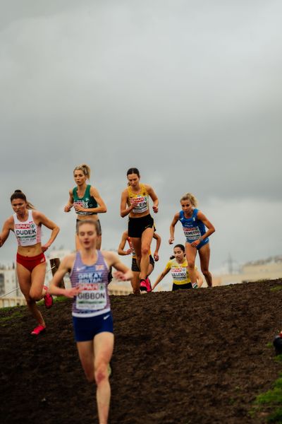 Hanna Klein (Germany), Valentina Gemetto (Italy), Zofia Dudek (Poland) am 08.12.2024 bei den Crosslauf-Europameisterschaften in Antalya