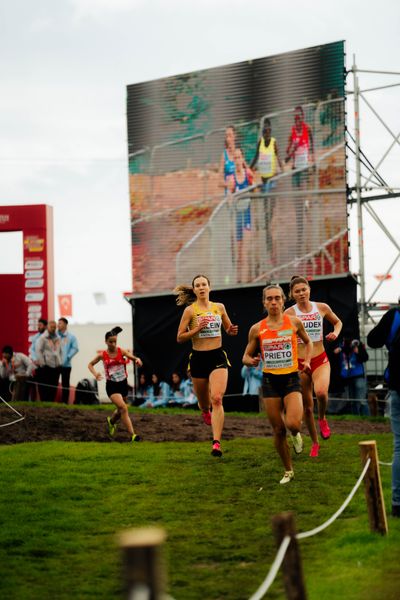 Hanna Klein (Germany) am 08.12.2024 bei den Crosslauf-Europameisterschaften in Antalya
