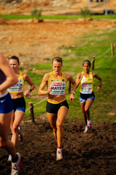 Domenika Mayer (Germany) am 08.12.2024 bei den Crosslauf-Europameisterschaften in Antalya
