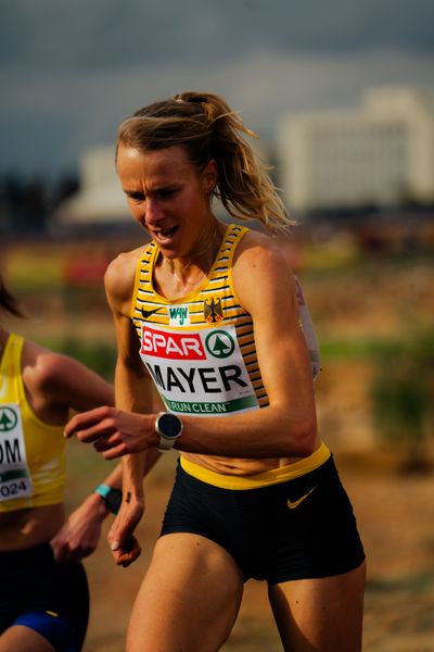 Domenika Mayer (Germany) am 08.12.2024 bei den Crosslauf-Europameisterschaften in Antalya