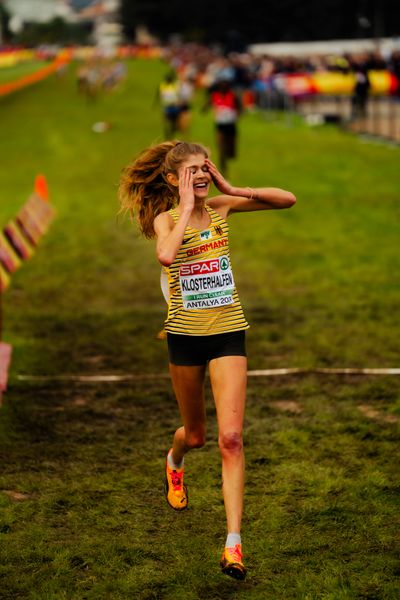 Konstanze Klosterhalfen (Germany) am 08.12.2024 bei den Crosslauf-Europameisterschaften in Antalya