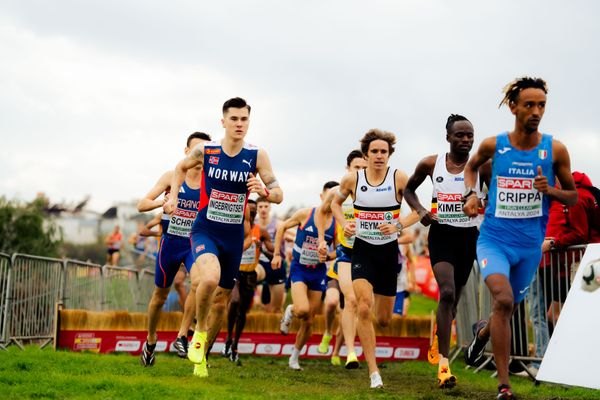 Jakob Ingebrigtsen (Norway), Yemaneberhan Crippa (Italy) am 08.12.2024 bei den Crosslauf-Europameisterschaften in Antalya