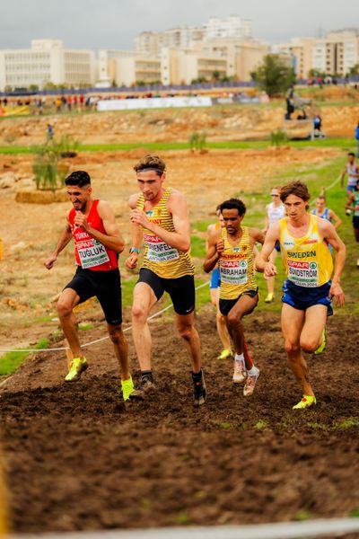 Abdullah Tugluk (Turkey), Davor Aaron Bienenfeld (Germany), Filimon Abraham (Germany), Simon Sundström (Sweden) am 08.12.2024 bei den Crosslauf-Europameisterschaften in Antalya