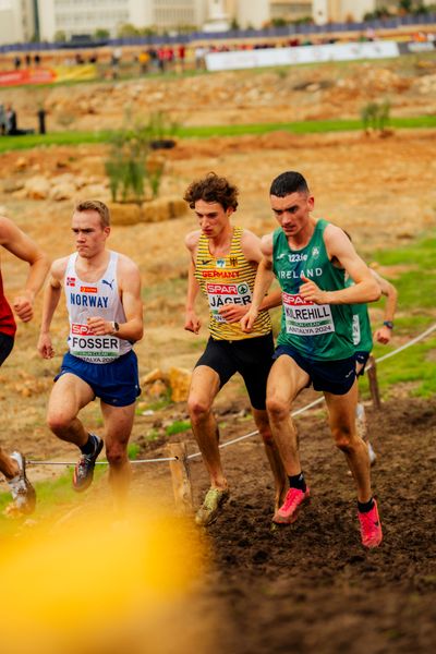 Kasper Fosser (Norway), Nick Jäger (Germany), Keelan Kilrehill (Ireland) am 08.12.2024 bei den Crosslauf-Europameisterschaften in Antalya