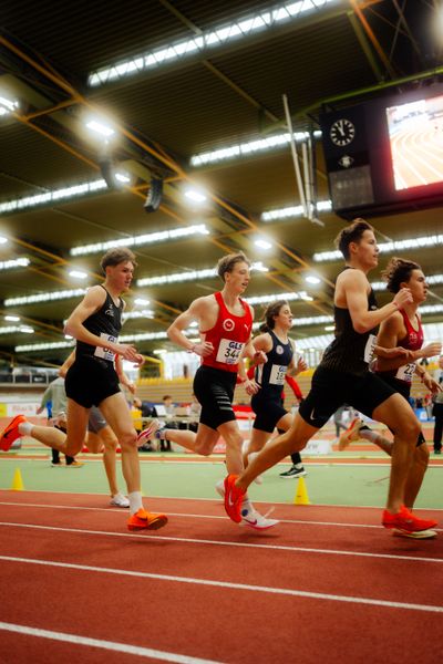 Luis Heymann (NI/TuS Haren), Felix Adam (BY/MTV 1881 Ingolstadt) waehrend den deutschen Jugend-Hallenmeisterschaften U20 am 15.02.2025 in der Helmut-Körnig-Halle in Dortmund