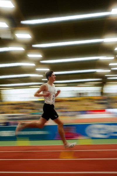 Luca Grobbel (LAC Veltins Hochsauerland) waehrend den deutschen Jugend-Hallenmeisterschaften U20 am 15.02.2025 in der Helmut-Körnig-Halle in Dortmund