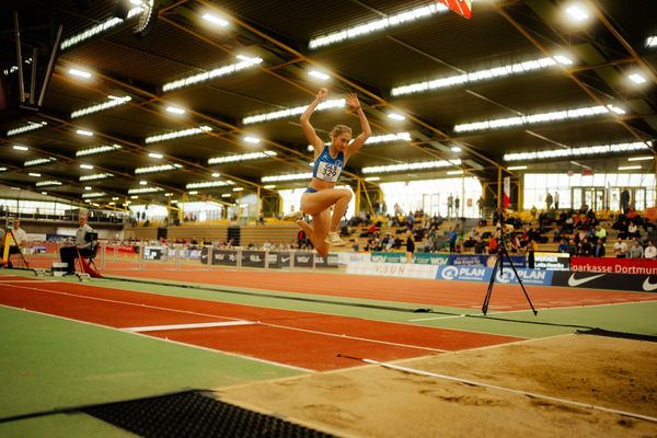 Lotta-Henrike Werner (LG Weserbergland) im Dreipsrung während den deutschen Jugend-Hallenmeisterschaften U20 am 15.02.2025 in der Helmut-Körnig-Halle in Dortmund