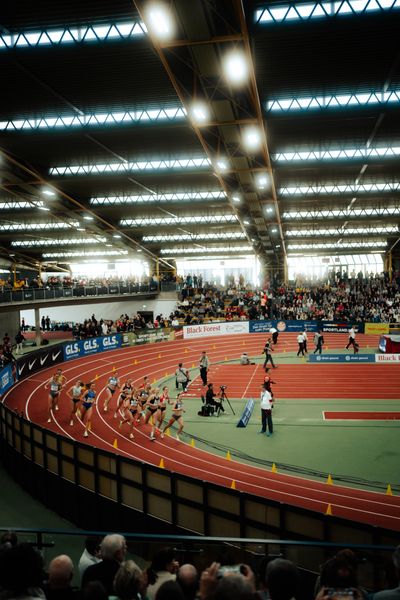 1500m der Frauen bei den deutschen Hallenmeisterschaften am 23.02.2025 in der Helmut-Körnig-Halle in Dortmund