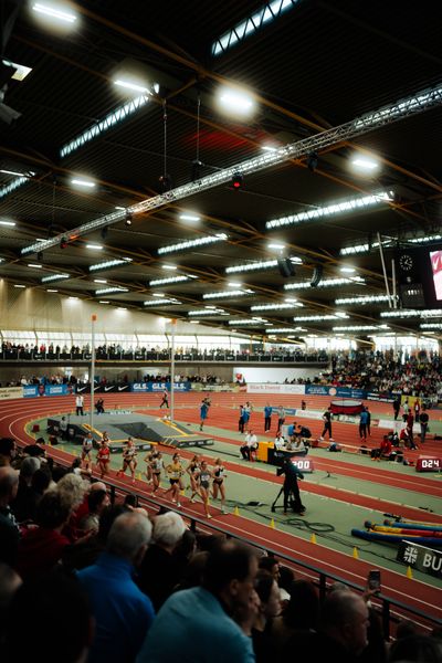 1500m der Frauen bei den deutschen Hallenmeisterschaften am 23.02.2025 in der Helmut-Körnig-Halle in Dortmund