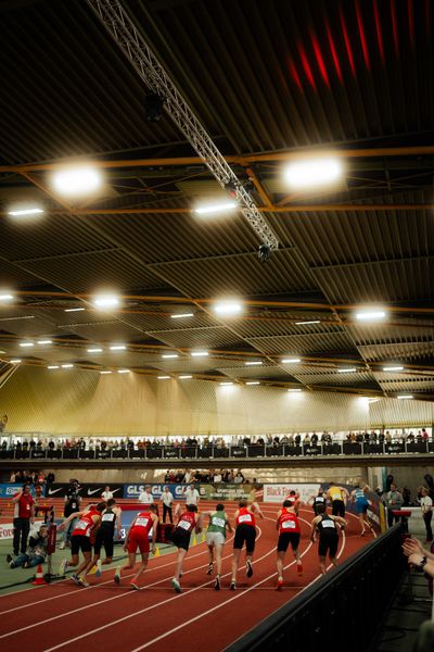 Start der 1500m der Männer bei den deutschenHallenmeisterschaften am 23.02.2025 in der Helmut-Körnig-Halle in Dortmund