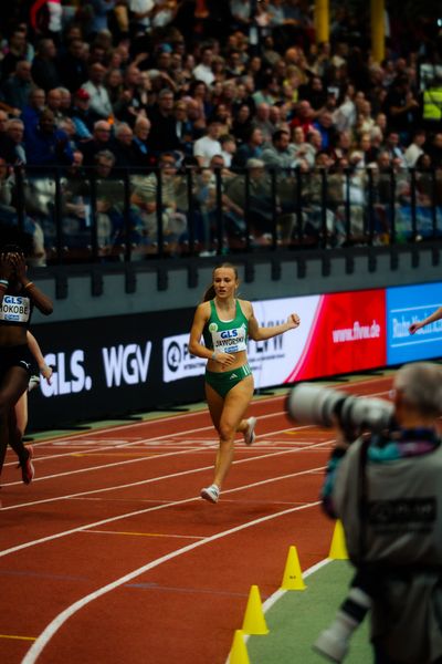 Nele Jaworski (VfL Wolfsburg) über 200m bei den deutschenHallenmeisterschaften am 23.02.2025 in der Helmut-Körnig-Halle in Dortmund