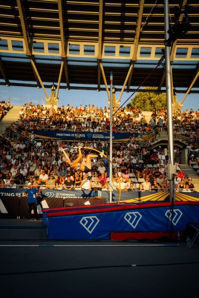 Emily Grove (United States) during the pole vault at the Wanda Diamond League MEETING de Paris on 20/06/2025 in Paris