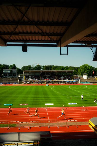 300m Hürden waehrend der U16-/U23-DM am 05.07.2025 im Donaustadion in Ulm