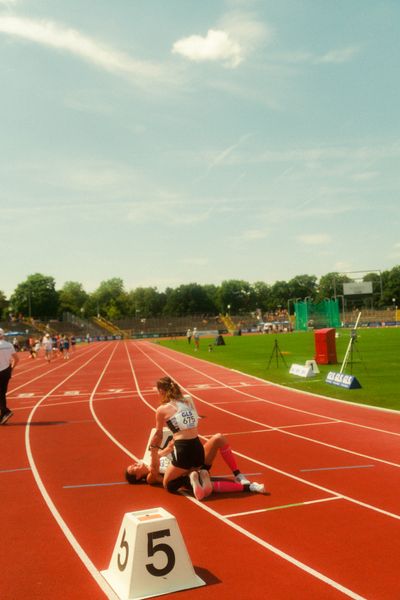 Valerie Fehlandt (LAV Zeven), Johanna Faust (LG Neustadt Nord) waehrend der U16-/U23-DM am 05.07.2025 im Donaustadion in Ulm