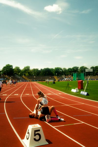 Valerie Fehlandt (LAV Zeven), Johanna Faust (LG Neustadt Nord) waehrend der U16-/U23-DM am 05.07.2025 im Donaustadion in Ulm