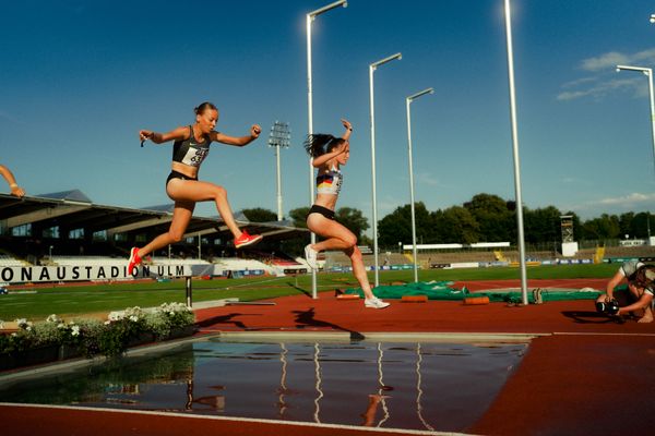 Carolin Hinrichs (VfL Löningen), Constanze Paoli (SSC Hanau-Rodenbach) waehrend der U16-/U23-DM am 05.07.2025 im Donaustadion in Ulm