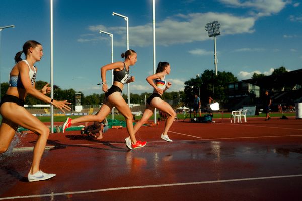 Carolin Hinrichs (VfL Löningen), Constanze Paoli (SSC Hanau-Rodenbach) waehrend der U16-/U23-DM am 05.07.2025 im Donaustadion in Ulm