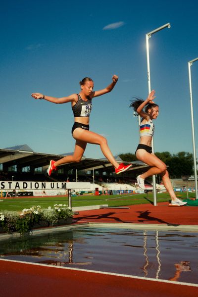 Carolin Hinrichs (VfL Löningen), Constanze Paoli (SSC Hanau-Rodenbach) waehrend der U16-/U23-DM am 05.07.2025 im Donaustadion in Ulm