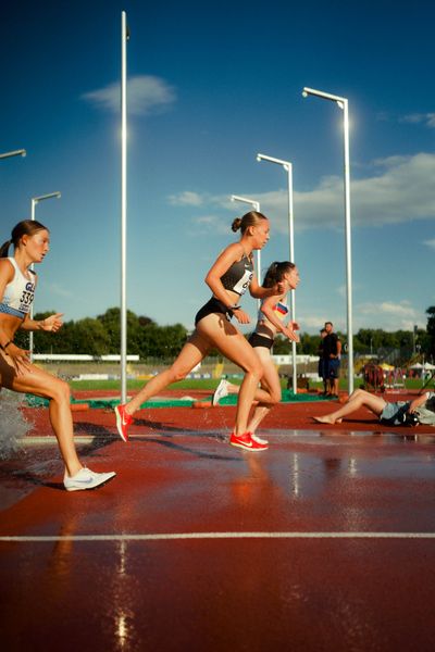 Carolin Hinrichs (VfL Löningen), Constanze Paoli (SSC Hanau-Rodenbach) waehrend der U16-/U23-DM am 05.07.2025 im Donaustadion in Ulm