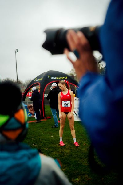 Finja Faßbender (TSV Bayer 04 Leverkusen) im Lauf L01 - Weibliche Jugend U18 bei den Deutschen Meisterschaften im Crosslauf auf dem Sportgelände Bürgerpark Nord am 29.11.2025 in Darmstadt