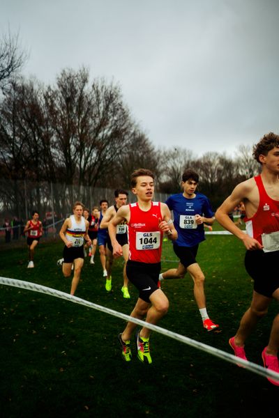 Jonathan Albustin (LG Brillux Münster) im Lauf L02 - Männliche Jugend U18 bei den Deutschen Meisterschaften im Crosslauf auf dem Sportgelände Bürgerpark Nord am 29.11.2025 in Darmstadt