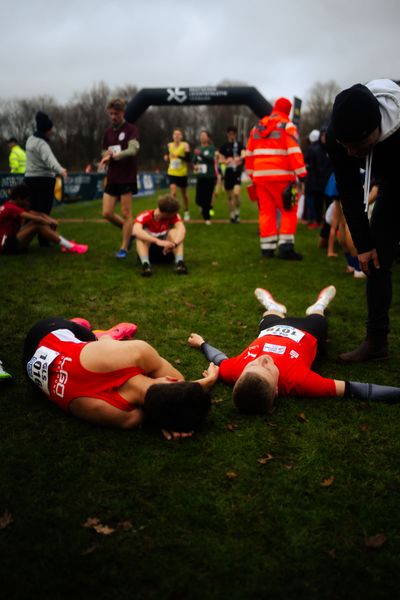 Karl Luis Eickmeyer (LG Olympia Dortmund) und Julian Becker (LG Olympia Dortmund) im Lauf L02 - Männliche Jugend U18 bei den Deutschen Meisterschaften im Crosslauf auf dem Sportgelände Bürgerpark Nord am 29.11.2025 in Darmstadt