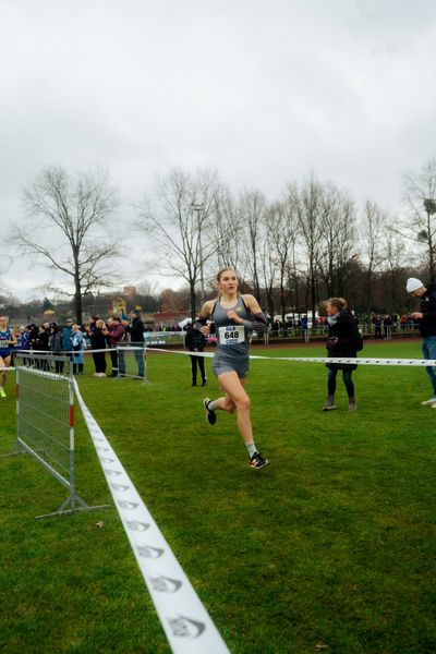 Lera Miller (VfL Löningen) im Lauf L03 - Weibliche Jugend U20 bei den Deutschen Meisterschaften im Crosslauf auf dem Sportgelände Bürgerpark Nord am 29.11.2025 in Darmstadt