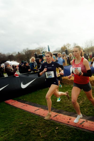 Vera Coutellier (Cologne Athletics) im Lauf L05 - Frauen Mittelstrecke bei den Deutschen Meisterschaften im Crosslauf auf dem Sportgelände Bürgerpark Nord am 29.11.2025 in Darmstadt
