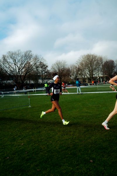 Natalie Füllgraf (Cologne Athletics) im Lauf L05 - Frauen Mittelstrecke bei den Deutschen Meisterschaften im Crosslauf auf dem Sportgelände Bürgerpark Nord am 29.11.2025 in Darmstadt